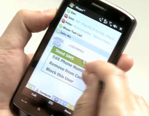 Too much texting may lead to neck, shoulder pain